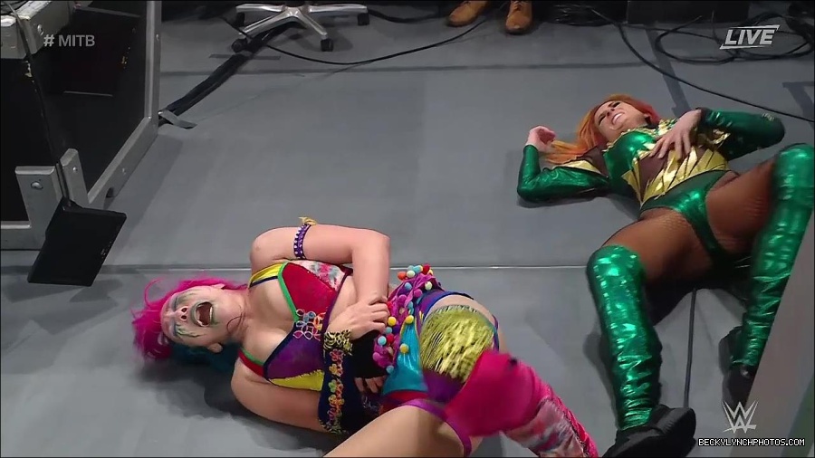 WWE_Money_In_The_Bank_2022_720p_WEB_h264-HEEL_mp4_001540987.jpg