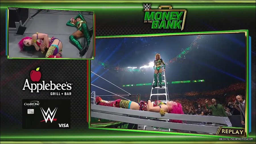 WWE_Money_In_The_Bank_2022_720p_WEB_h264-HEEL_mp4_001545387.jpg