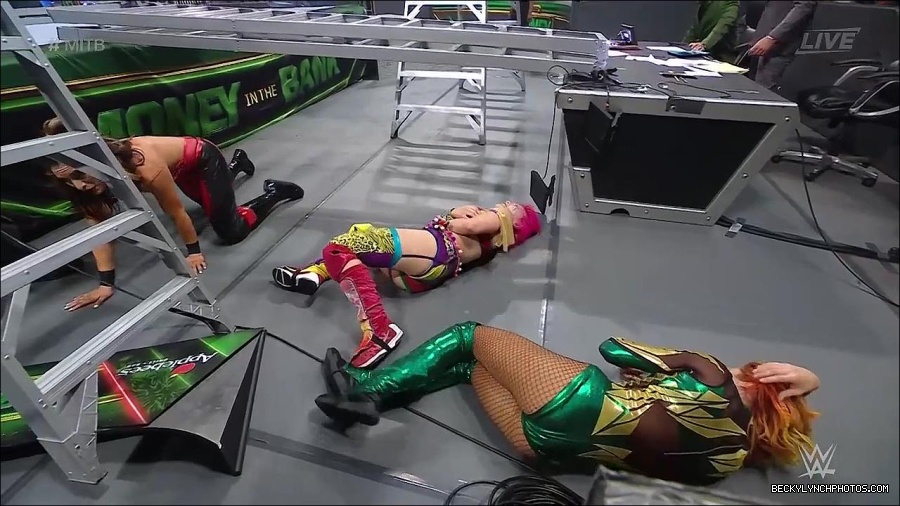 WWE_Money_In_The_Bank_2022_720p_WEB_h264-HEEL_mp4_001573787.jpg