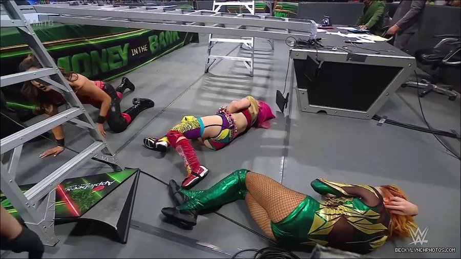 WWE_Money_In_The_Bank_2022_720p_WEB_h264-HEEL_mp4_001574187.jpg