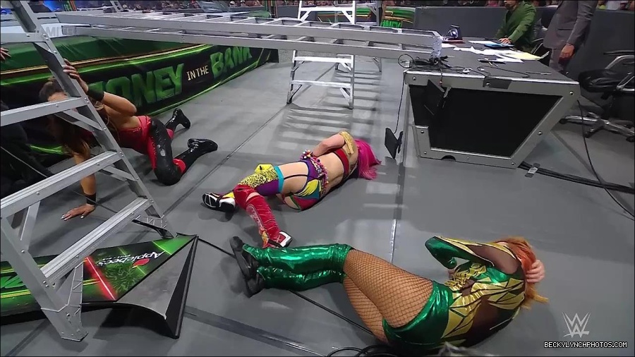 WWE_Money_In_The_Bank_2022_720p_WEB_h264-HEEL_mp4_001574587.jpg