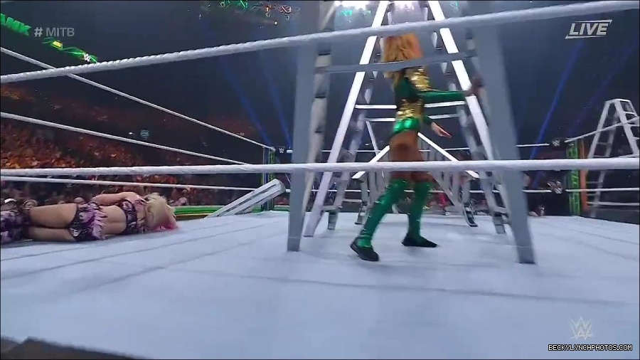 WWE_Money_In_The_Bank_2022_720p_WEB_h264-HEEL_mp4_001642187.jpg
