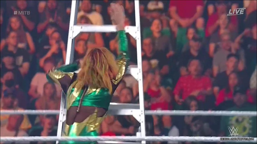WWE_Money_In_The_Bank_2022_720p_WEB_h264-HEEL_mp4_001644987.jpg
