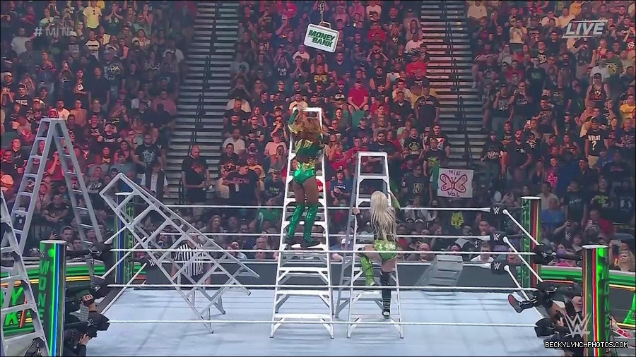 WWE_Money_In_The_Bank_2022_720p_WEB_h264-HEEL_mp4_001655387.jpg