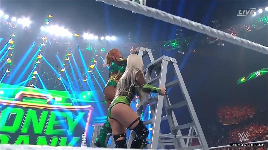 WWE_Money_In_The_Bank_2022_720p_WEB_h264-HEEL_mp4_001656187.jpg