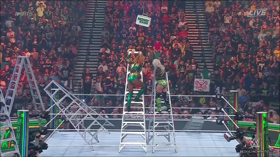 WWE_Money_In_The_Bank_2022_720p_WEB_h264-HEEL_mp4_001657787.jpg