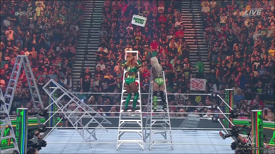 WWE_Money_In_The_Bank_2022_720p_WEB_h264-HEEL_mp4_001658587.jpg