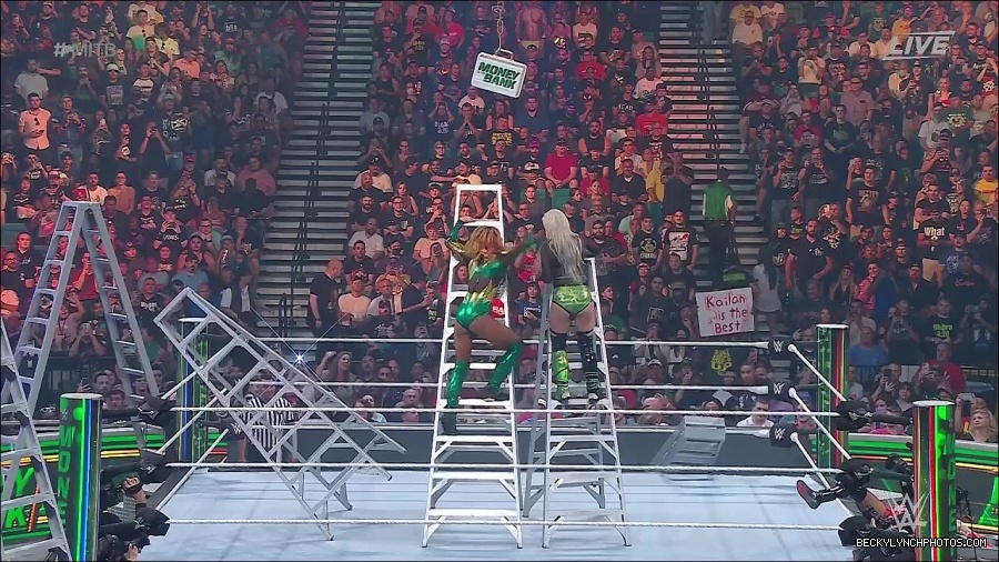 WWE_Money_In_The_Bank_2022_720p_WEB_h264-HEEL_mp4_001660587.jpg