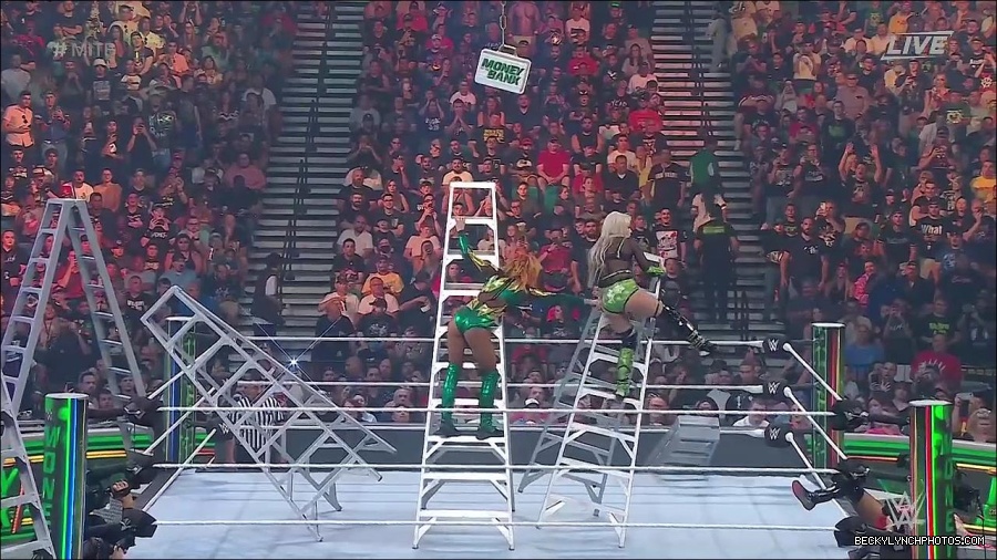 WWE_Money_In_The_Bank_2022_720p_WEB_h264-HEEL_mp4_001663387.jpg