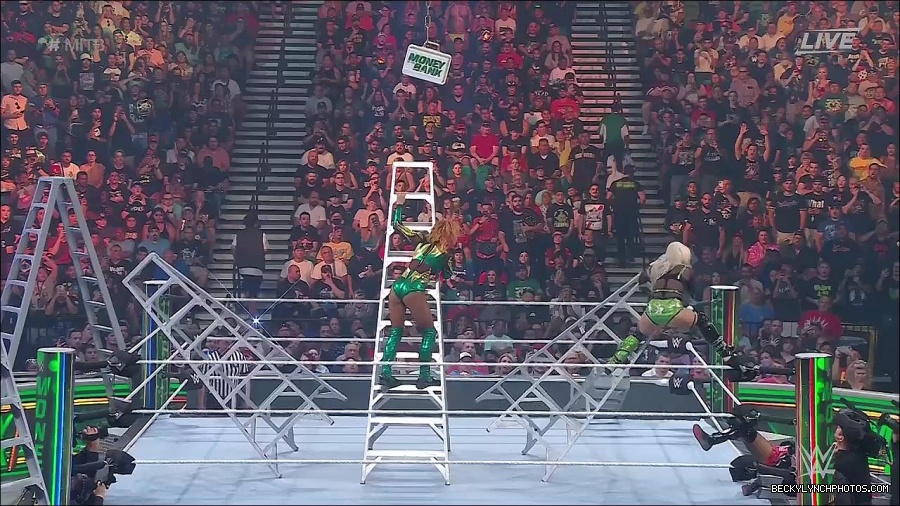 WWE_Money_In_The_Bank_2022_720p_WEB_h264-HEEL_mp4_001664587.jpg