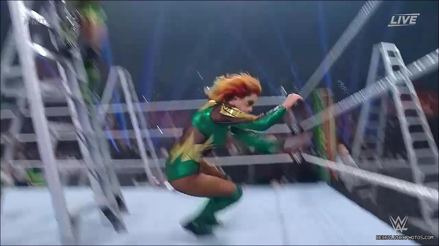WWE_Money_In_The_Bank_2022_720p_WEB_h264-HEEL_mp4_001668187.jpg