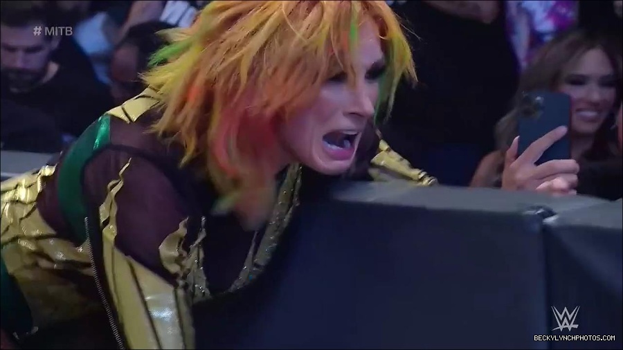 WWE_Money_In_The_Bank_2022_720p_WEB_h264-HEEL_mp4_001768621.jpg