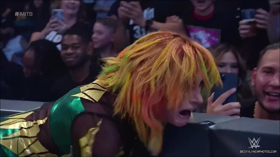 WWE_Money_In_The_Bank_2022_720p_WEB_h264-HEEL_mp4_001769021.jpg