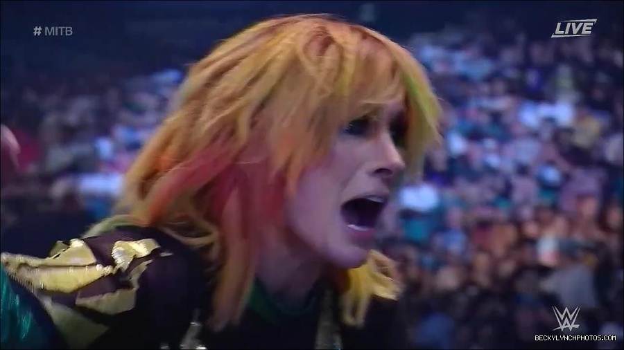 WWE_Money_In_The_Bank_2022_720p_WEB_h264-HEEL_mp4_001785421.jpg