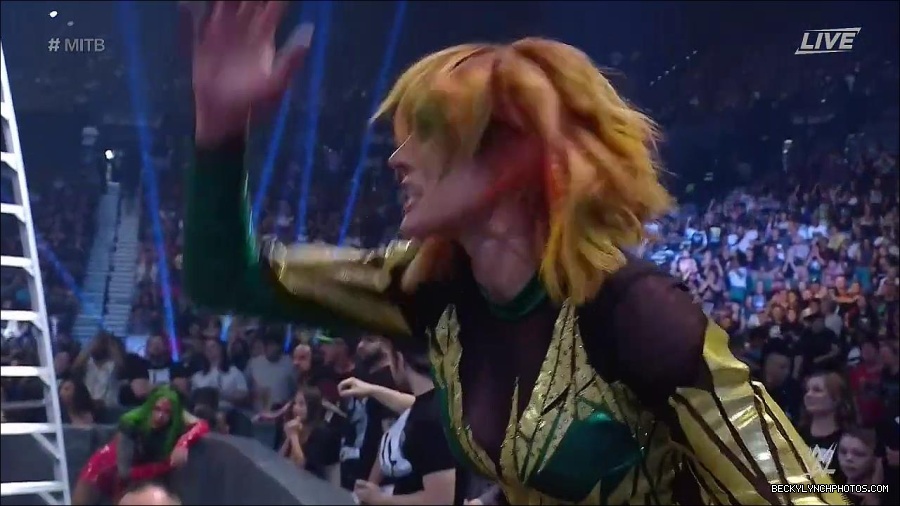 WWE_Money_In_The_Bank_2022_720p_WEB_h264-HEEL_mp4_001794221.jpg