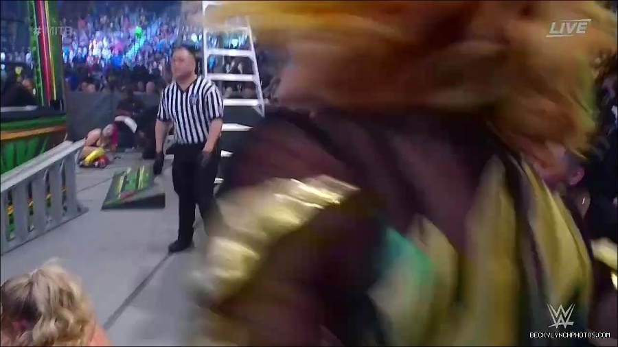 WWE_Money_In_The_Bank_2022_720p_WEB_h264-HEEL_mp4_001801021.jpg