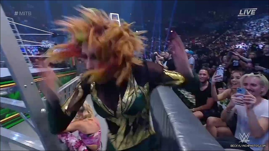 WWE_Money_In_The_Bank_2022_720p_WEB_h264-HEEL_mp4_001805021.jpg