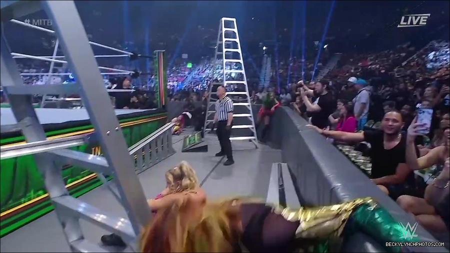 WWE_Money_In_The_Bank_2022_720p_WEB_h264-HEEL_mp4_001805421.jpg