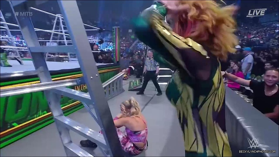 WWE_Money_In_The_Bank_2022_720p_WEB_h264-HEEL_mp4_001806621.jpg