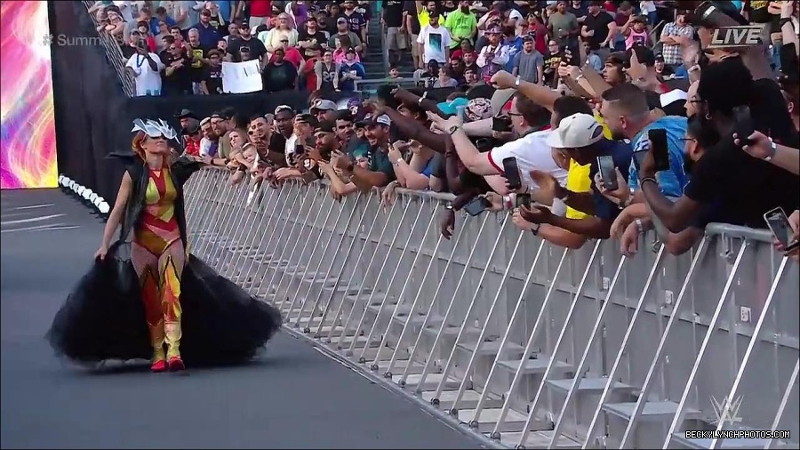 WWE_SummerSlam_2022_720p_WEB_h264-HEEL_mp4_000301687.jpg
