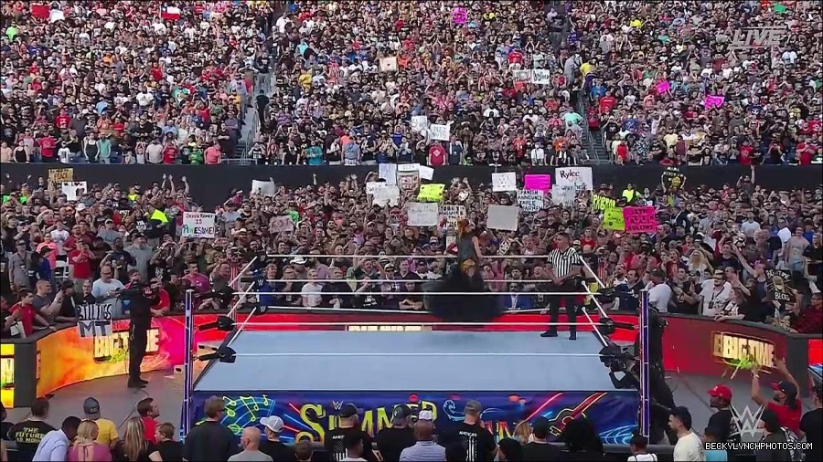 WWE_SummerSlam_2022_720p_WEB_h264-HEEL_mp4_000367287.jpg