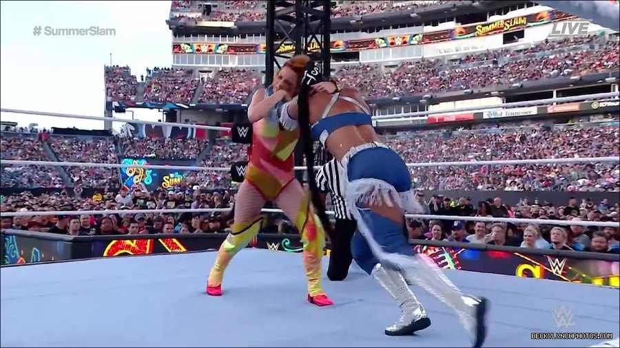 WWE_SummerSlam_2022_720p_WEB_h264-HEEL_mp4_000547687.jpg