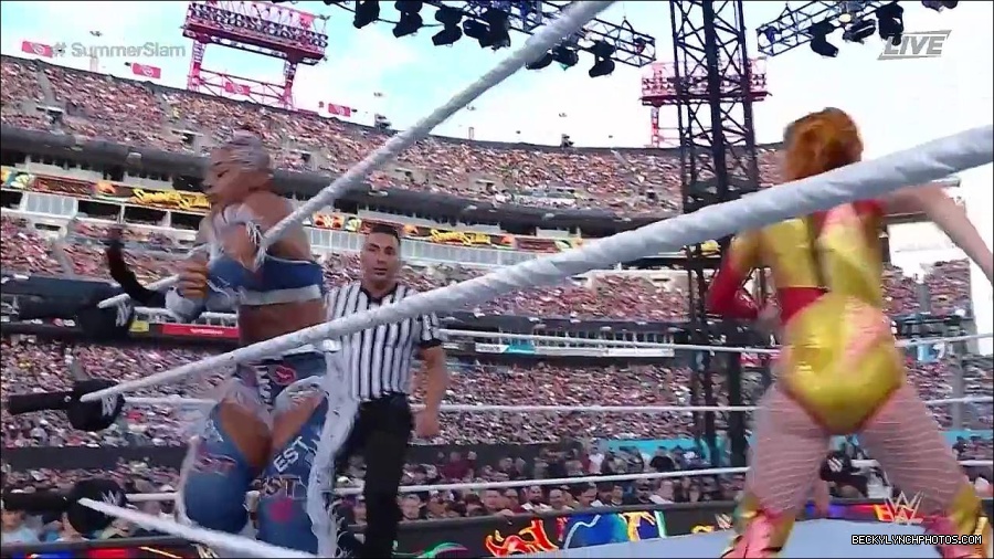 WWE_SummerSlam_2022_720p_WEB_h264-HEEL_mp4_000550654.jpg