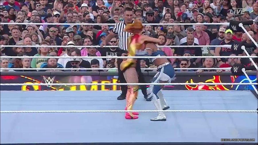 WWE_SummerSlam_2022_720p_WEB_h264-HEEL_mp4_000563854.jpg