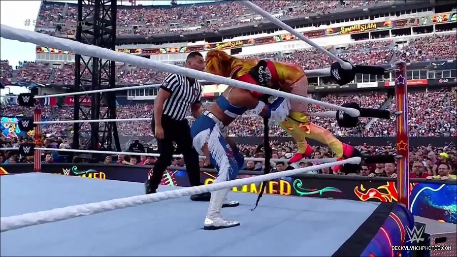 WWE_SummerSlam_2022_720p_WEB_h264-HEEL_mp4_000602254.jpg