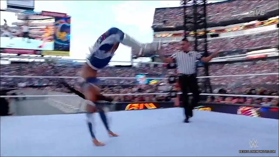 WWE_SummerSlam_2022_720p_WEB_h264-HEEL_mp4_000607854.jpg