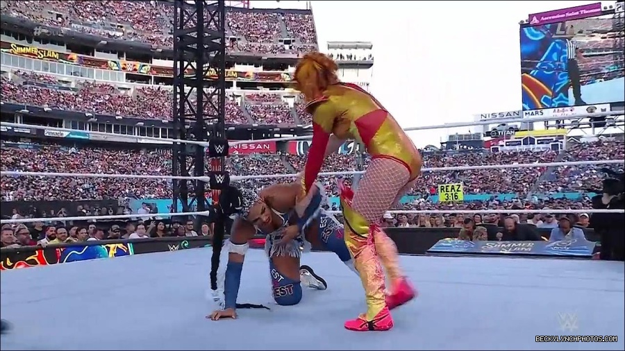 WWE_SummerSlam_2022_720p_WEB_h264-HEEL_mp4_000643854.jpg