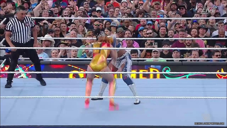 WWE_SummerSlam_2022_720p_WEB_h264-HEEL_mp4_000649854.jpg