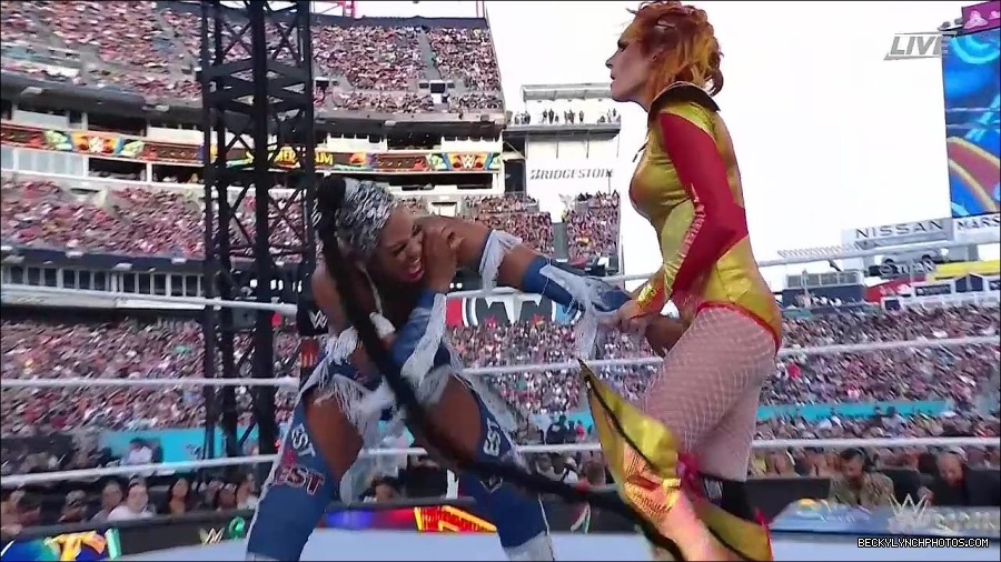 WWE_SummerSlam_2022_720p_WEB_h264-HEEL_mp4_000652254.jpg