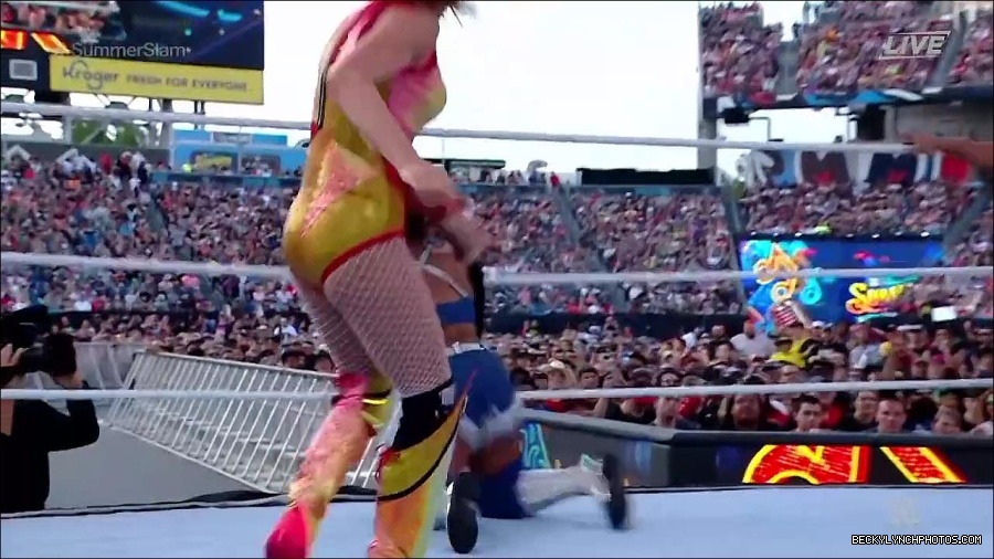 WWE_SummerSlam_2022_720p_WEB_h264-HEEL_mp4_000658254.jpg