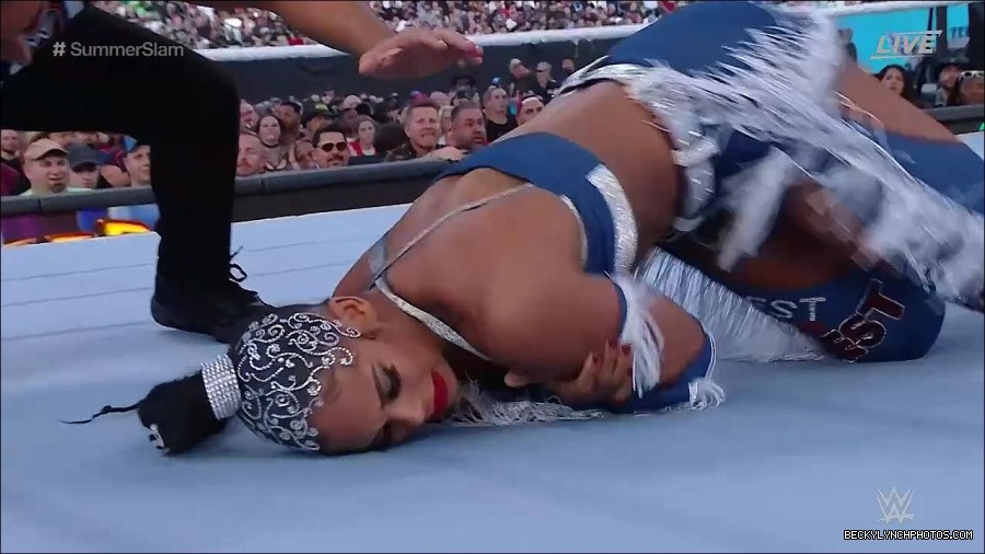WWE_SummerSlam_2022_720p_WEB_h264-HEEL_mp4_000662254.jpg