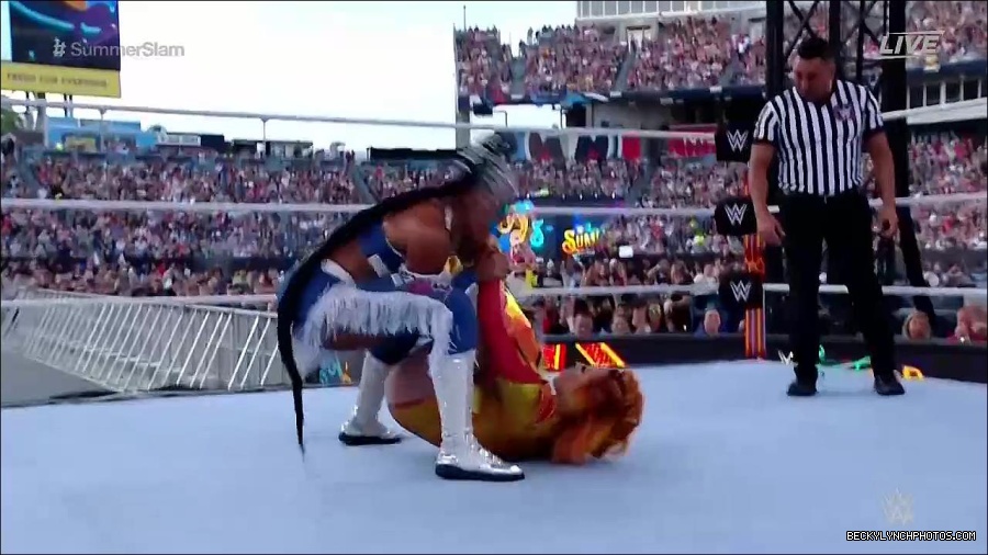 WWE_SummerSlam_2022_720p_WEB_h264-HEEL_mp4_000669854.jpg