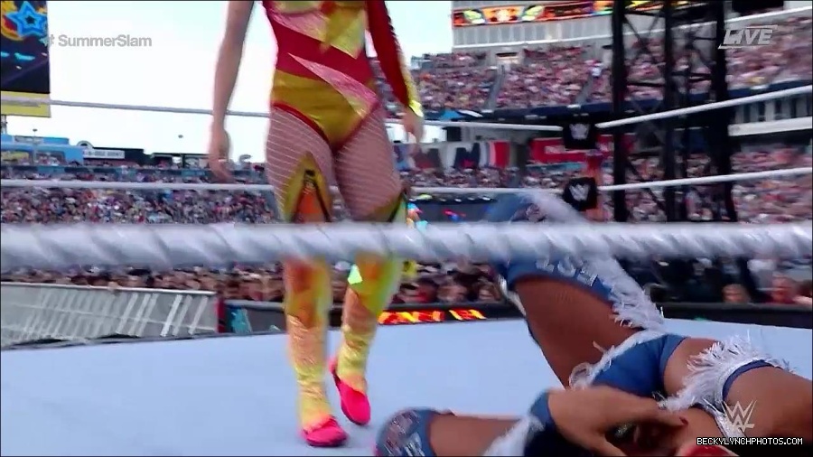 WWE_SummerSlam_2022_720p_WEB_h264-HEEL_mp4_000676254.jpg