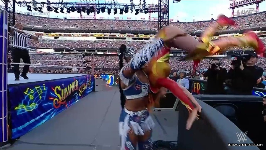 WWE_SummerSlam_2022_720p_WEB_h264-HEEL_mp4_000752254.jpg