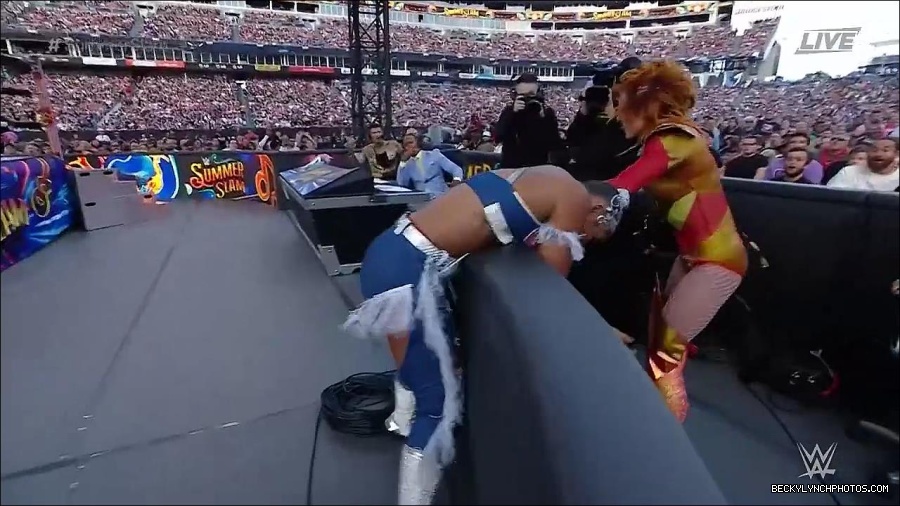WWE_SummerSlam_2022_720p_WEB_h264-HEEL_mp4_000755054.jpg