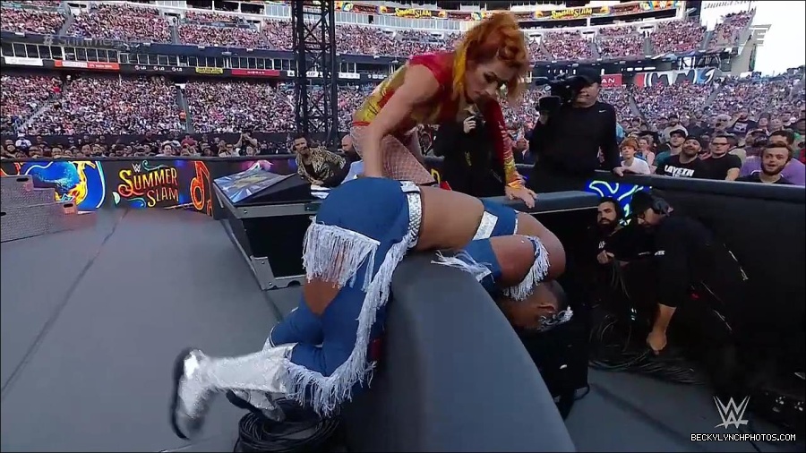 WWE_SummerSlam_2022_720p_WEB_h264-HEEL_mp4_000757854.jpg