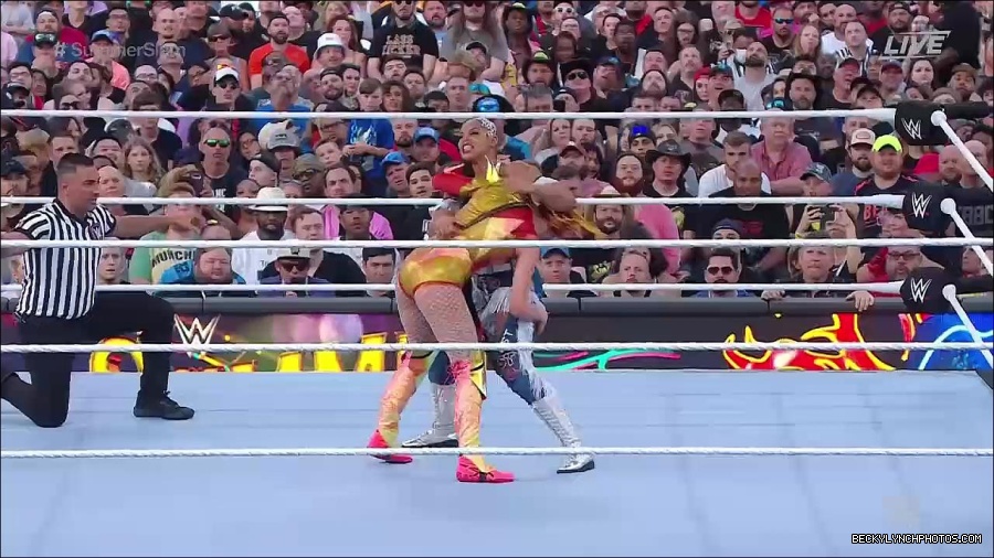 WWE_SummerSlam_2022_720p_WEB_h264-HEEL_mp4_000826454.jpg