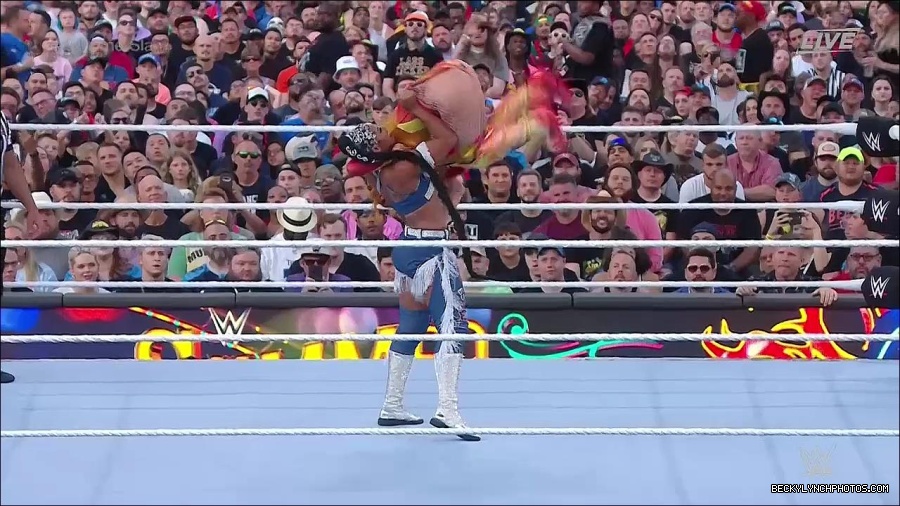 WWE_SummerSlam_2022_720p_WEB_h264-HEEL_mp4_000832054.jpg