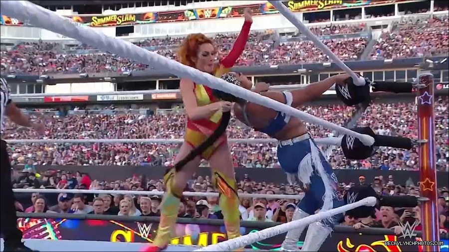 WWE_SummerSlam_2022_720p_WEB_h264-HEEL_mp4_000851654.jpg