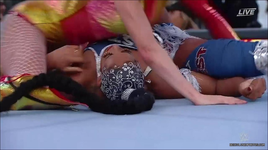 WWE_SummerSlam_2022_720p_WEB_h264-HEEL_mp4_000853254.jpg