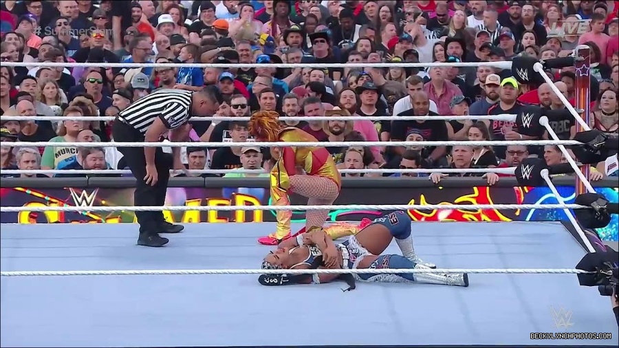 WWE_SummerSlam_2022_720p_WEB_h264-HEEL_mp4_000864854.jpg