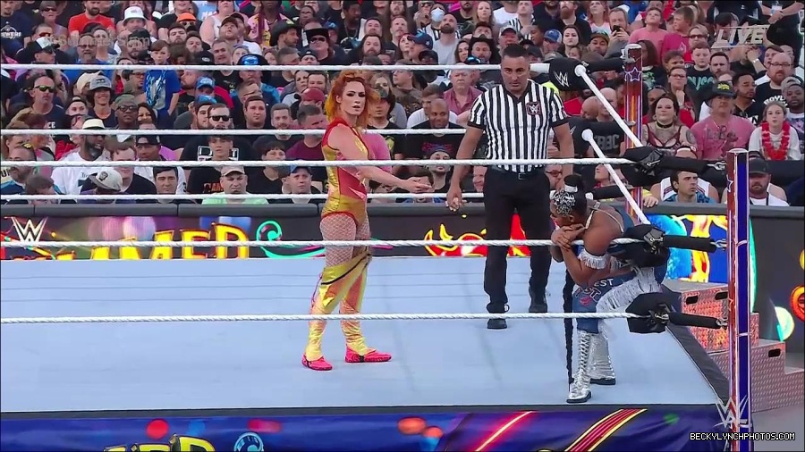 WWE_SummerSlam_2022_720p_WEB_h264-HEEL_mp4_000888854.jpg