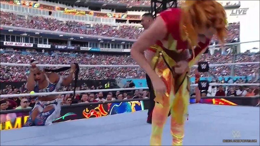 WWE_SummerSlam_2022_720p_WEB_h264-HEEL_mp4_000933654.jpg