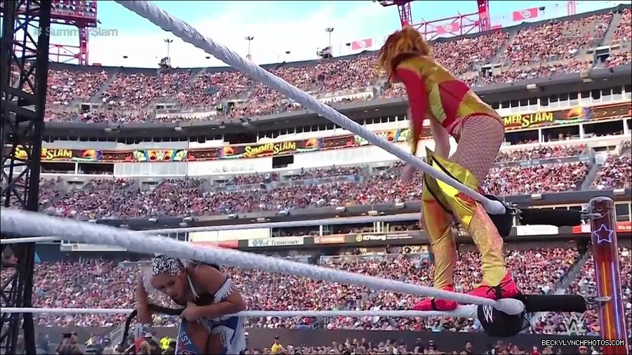 WWE_SummerSlam_2022_720p_WEB_h264-HEEL_mp4_000950854.jpg