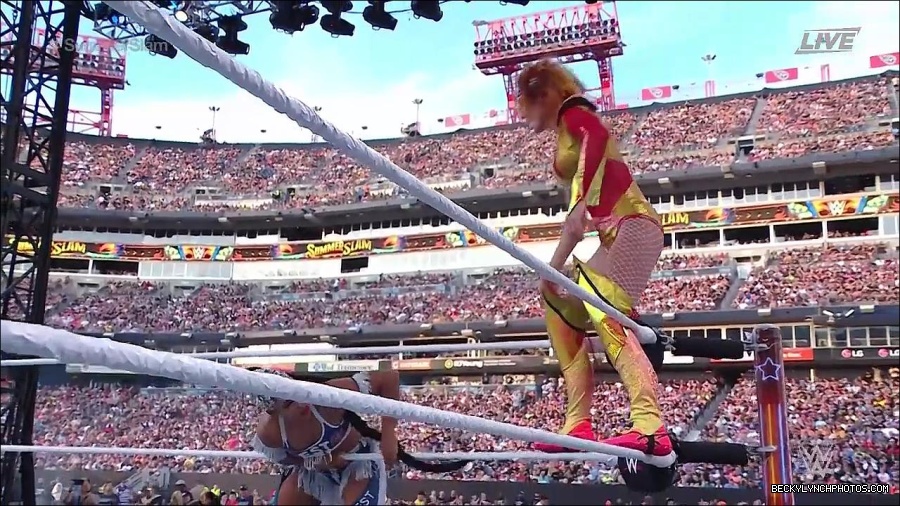 WWE_SummerSlam_2022_720p_WEB_h264-HEEL_mp4_000952854.jpg