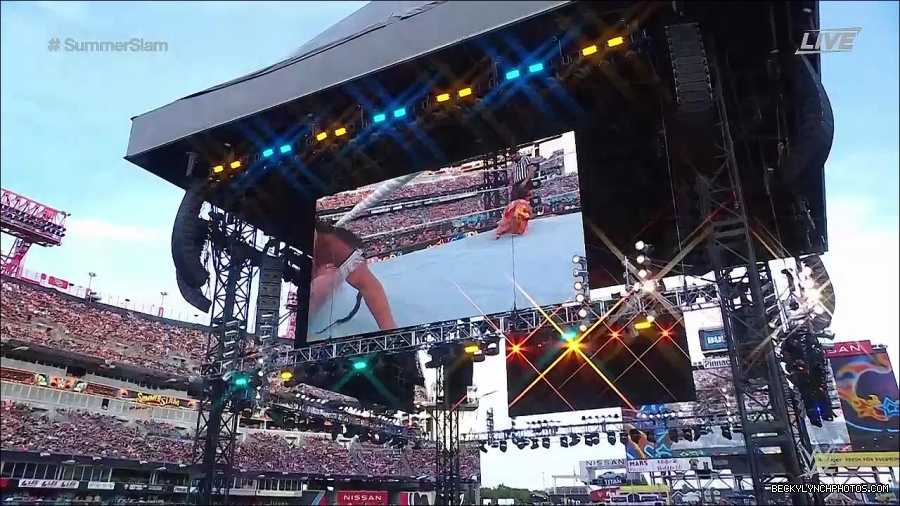 WWE_SummerSlam_2022_720p_WEB_h264-HEEL_mp4_000978054.jpg